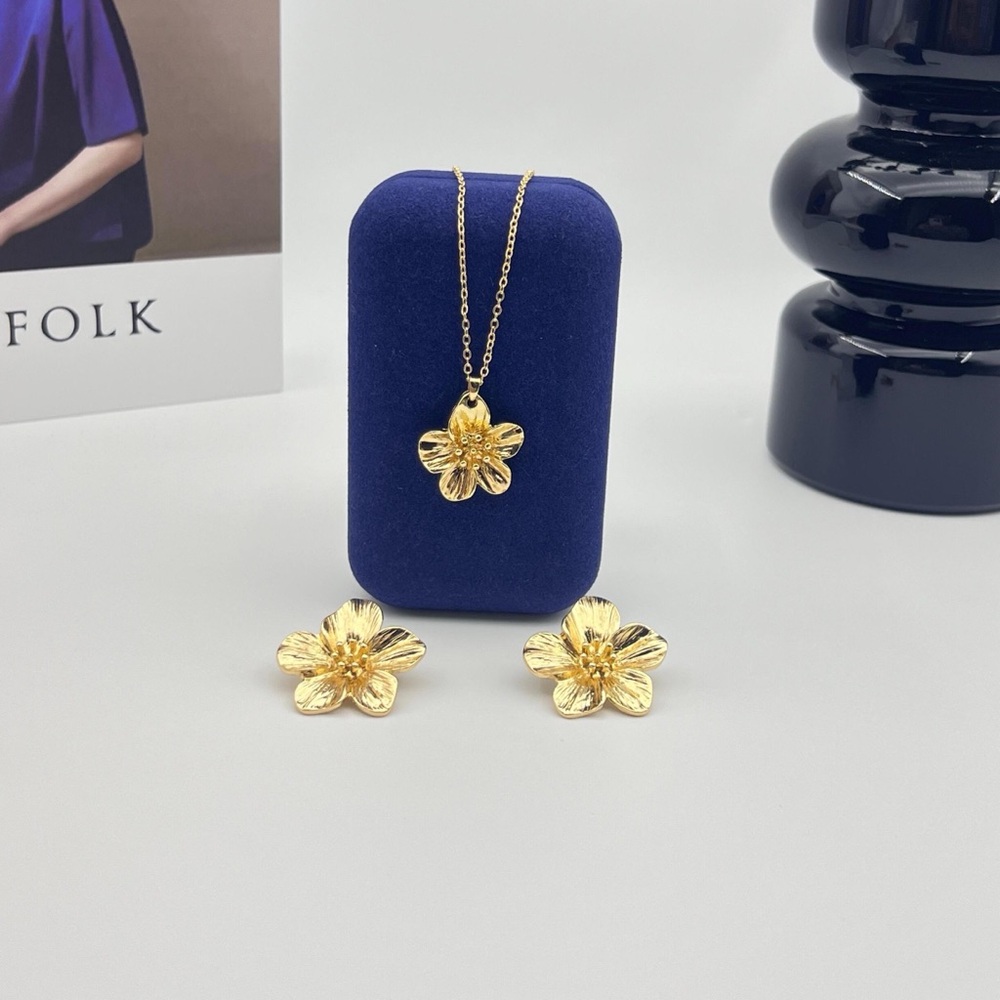 Elegant Gold Floral Jewelry Set - Picture 2 of 6